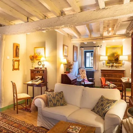 Encantadora Casa De Pueblo Con 5 Hab. En Burgos