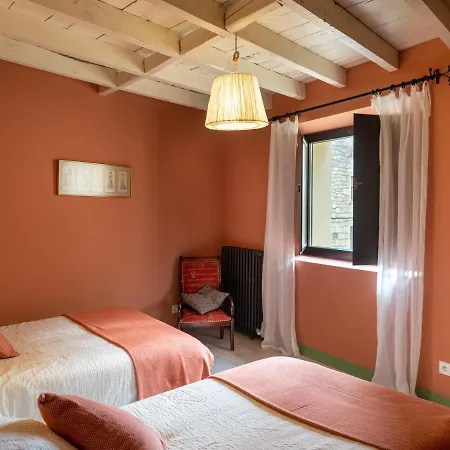 別荘 Encantadora Casa De Pueblo Con 5 Hab. En Burgos