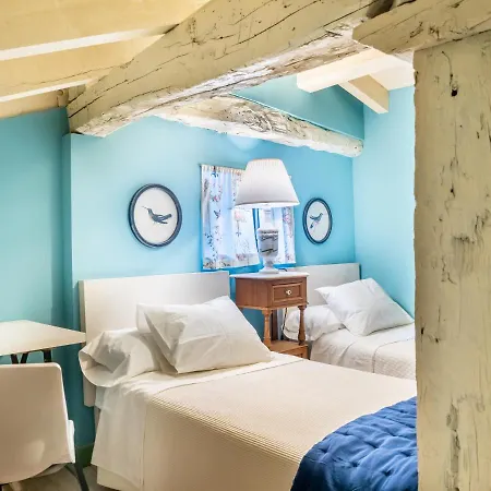 別荘 Encantadora Casa De Pueblo Con 5 Hab. En Burgos