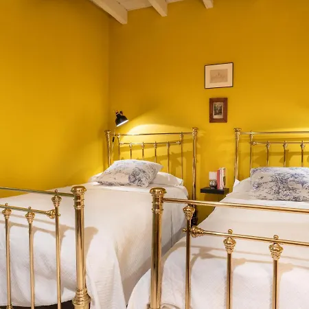 別荘 Encantadora Casa De Pueblo Con 5 Hab. En Burgos