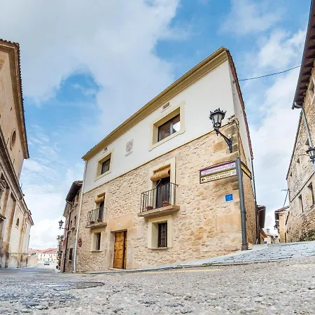 別荘 Encantadora Casa De Pueblo Con 5 Hab. En Burgos サント・ドミンゴ・デ・シロス