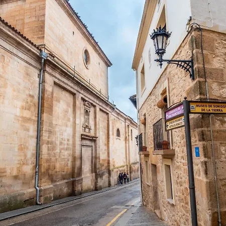 別荘 Encantadora Casa De Pueblo Con 5 Hab. En Burgos *